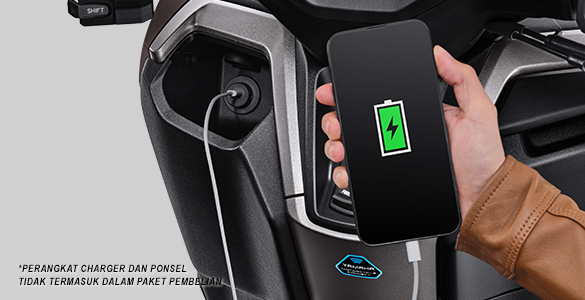 NEW Yamaha NMax Turbo Neo - Electric Power Socket